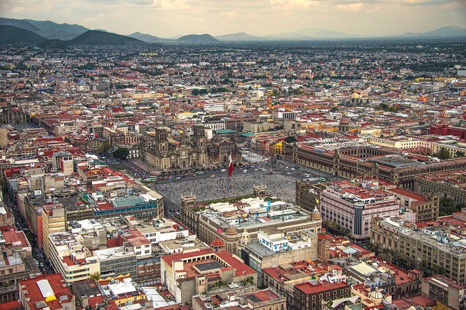 Mexico City Tour Bilingual Tour - Chapultepec, Reforma Boulevard, and the Pink Zone finish