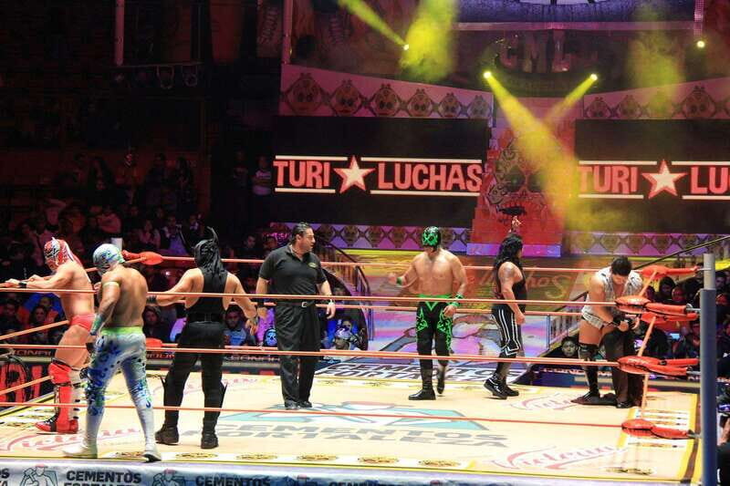Mexico City: Turiluchas Amazing Wrestling Show - A Smooth Lucha Libre Night Starts on the Open-Top Bus