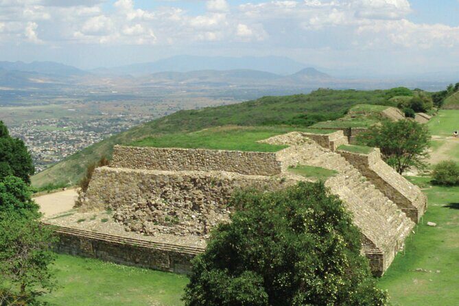 Monte Alban - Full Day Guided Tour with or without Food - Oaxaca - Stop 1: Monte Albán with a guide who turns ruins into a story