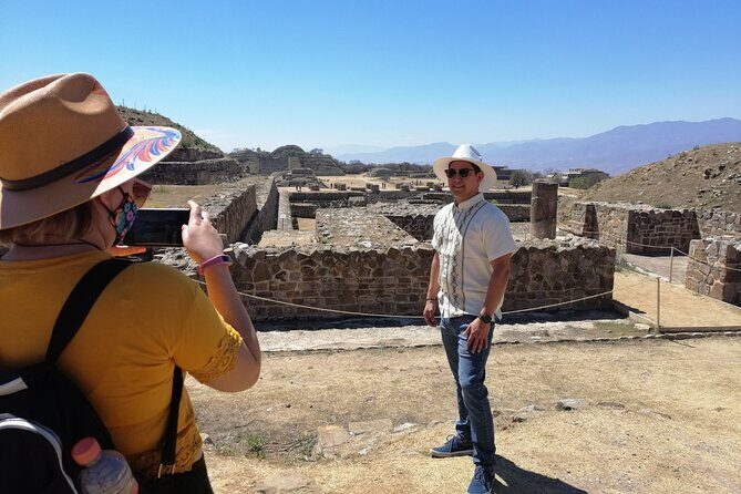 Monte Alban Shuttle - Comfort on the Road: Clean, Air-Conditioned, and Efficient
