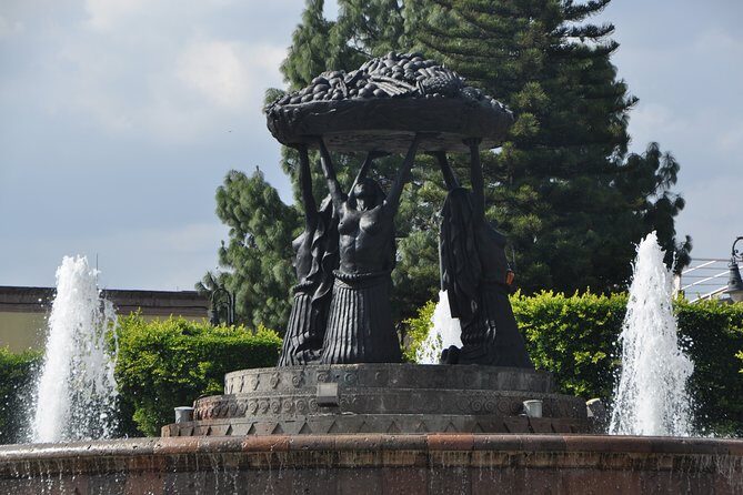 Morelia City Tour - Palacio Clavijero and Biblioteca Universitaria: monastery-to-modern life
