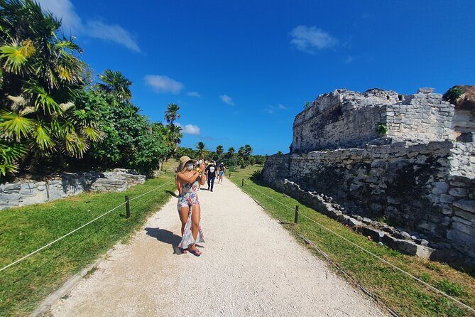Mother Nature, Tulum and beach paradise with lunch - Stop 1 in Tulum: Ven a la Luz sculpture
