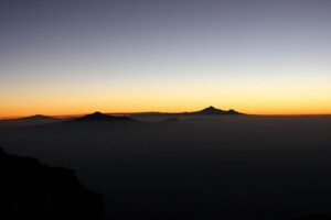 Mountaineering Iztaccihuatl (5220m) - Altzomoni Refuge and the First-Gate Ascent: Acclimatization Without the Confusion