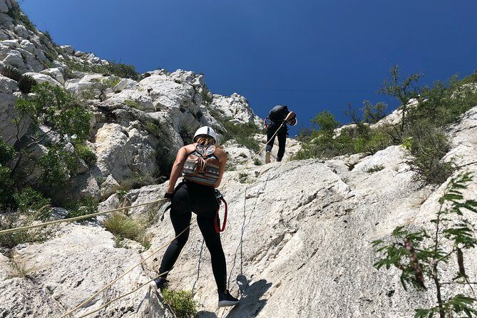 Nido de los Aguiluchos, Monterrey: Hiking + Rock Climbing + 3 Rappels - Price and value: $115.95 for equipment, pros, and round-trip transport
