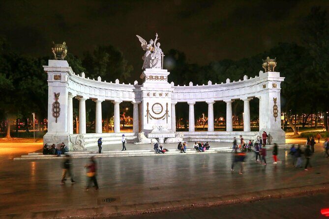Night Tour of Mexico City Panoramic Ride on a Double-Decker Bus - Benito Juárez Monument: Marble Doric Columns That Pop at Night