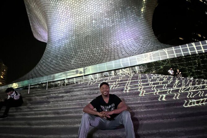 Night tour + tacos in Mexico City fully illuminated! - Museo Soumaya: minimalist angles built for night photos (30 minutes)