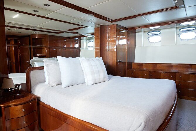 Number Juan 100ft Yacht Azimut Rental - Number Juan Quick Picks: What You’ll Feel Immediately