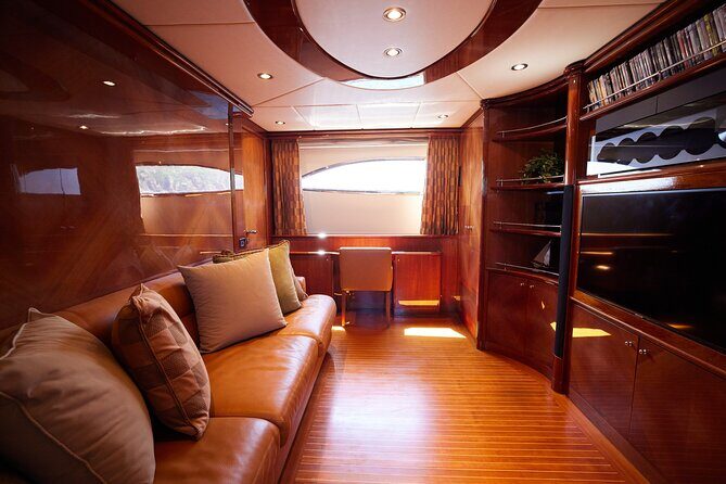 Number Juan 100ft Yacht Azimut Rental - Getting Aboard at Marina Cabo San Lucas (With Pickup From Your Villa)