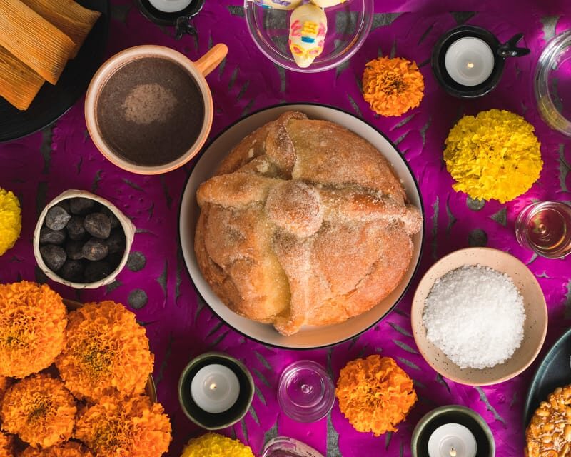 Oaxaca: Day of the Dead Evening Walking Tour with Dinner - Santo Domingo moments, then the emotional high point: the cemetery and its altars