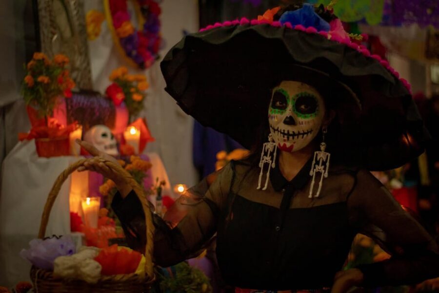 Oaxaca: Day of the Dead Evening Walking Tour with Dinner - Picking the right night: Oct 30–Nov 2 vs. earlier and later departures