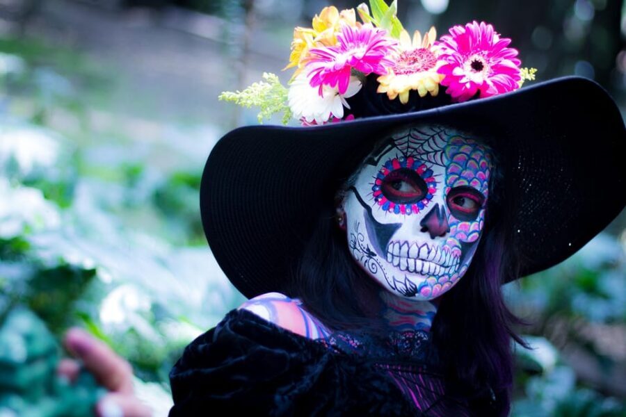 Oaxaca: Day of the Dead Evening Walking Tour with Dinner - Meet at Plaza Cruz de Piedra (the Stone Cross) and start on solid footing