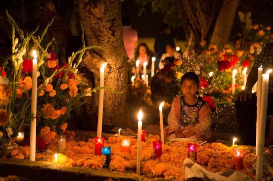Oaxaca: Day of the Dead Tour - The included dinner on the Muerteada option: tamales and chocolate