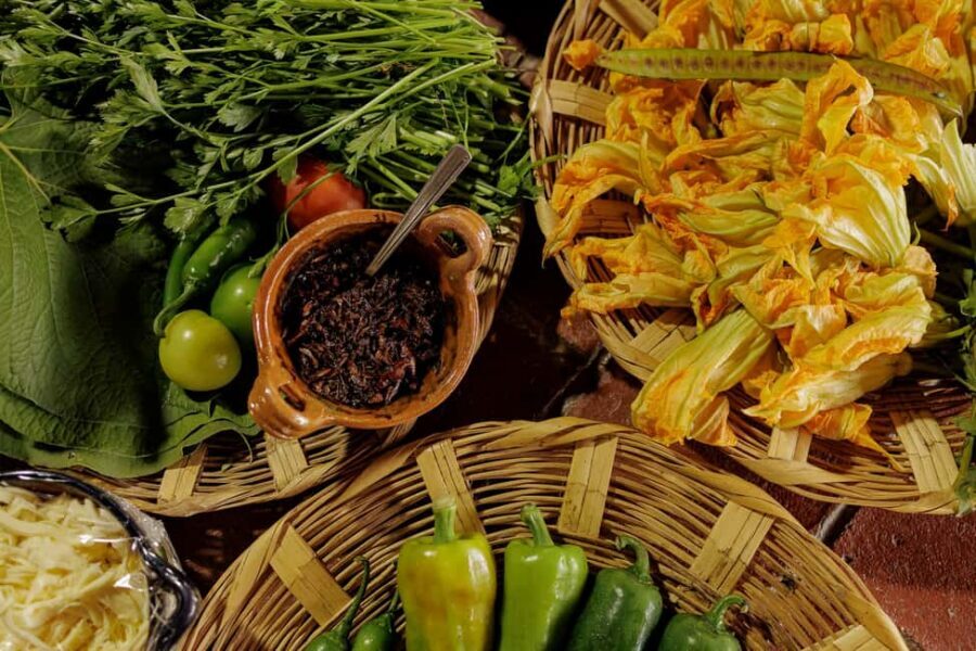 Oaxaca de Juarez: Traditional Oaxacan Cooking Class - The smoke kitchen style: comal, metate, molcajete in real life