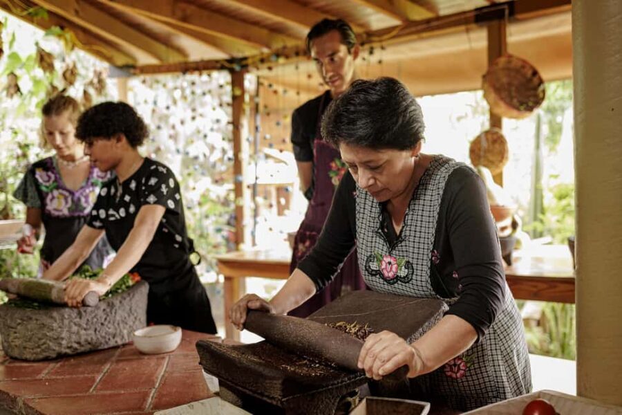 Oaxaca de Juarez: Traditional Oaxacan Cooking Class - Tortillas by hand, then tetelas, memelas, and tlayudas