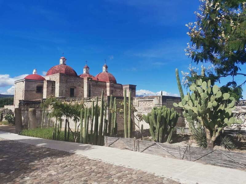 Oaxaca: Full Day Guided Tour on the Hierve el Agua Route - Lunch hour: a traditional buffet stop with a vegetarian reality check