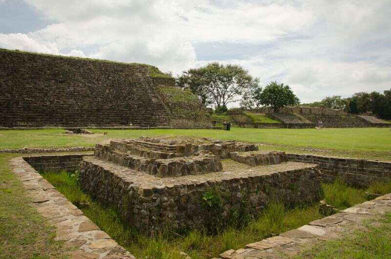 Oaxaca: Monte Alban Guided Archaeological Tour - Oaxaca Valley views: when timing and clothing really matter
