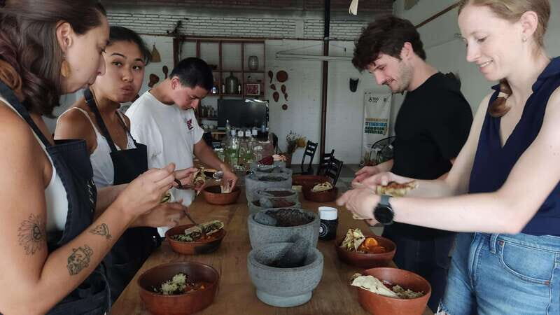 Oaxaca: Oaxacan Mole Workshop with a Traditional Cook - The Kitchen Session: Making Oaxacan Mole the Hands-On Way