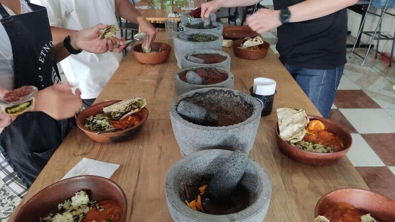 Oaxaca: Oaxacan Mole Workshop with a Traditional Cook - FAQ