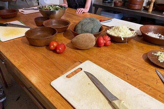 Oaxacan Vegetarian Cooking Class - The meal: salad, mole-style main, and a sweet finish you share