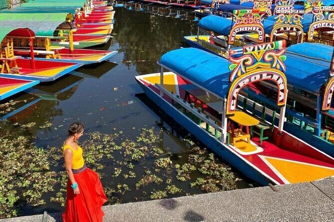 Pako ToursMX Trajinera Fiesta Float- Xochimilco Mexico City - Guides and crew: where the tour turns from fun to memorable