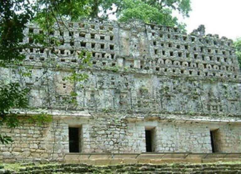 Palenque: Yaxchilán and Bonampak 1 Day Tour - Corozal border and the boat transfer to Yaxchilán