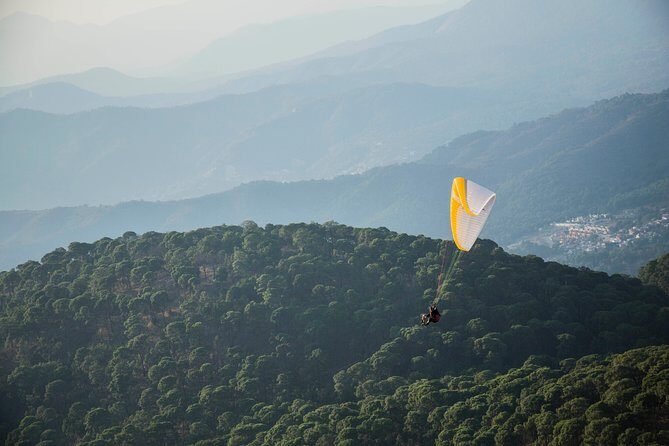 Paragliding in Valle de Bravo - Landing by the Lake: A Soft Touch and a Clean Finish