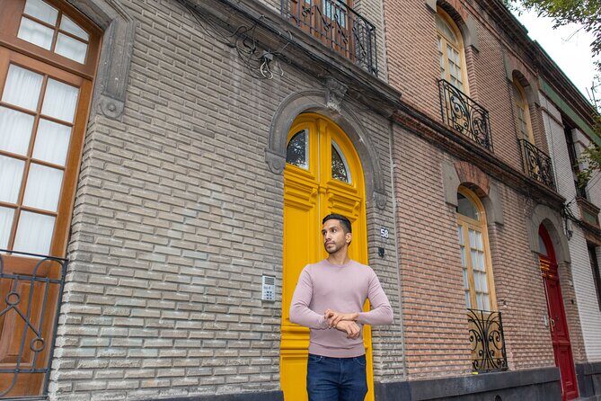 Photoshoot CDMX | Portraits | Mexico City - Stop 1: Casa de los Azulejos (House of Tiles) for Color and Instant Personality