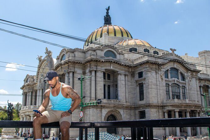 Photoshoot CDMX | Portraits | Mexico City - Stop 2: Palacio de Bellas Artes for Dramatic Architecture and Elegant Frames