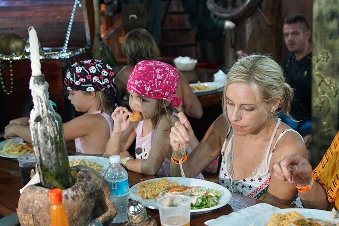 Pirate Ship Premium Dinner Cruise with Show - The pirate show and live music: what you’ll experience in real time