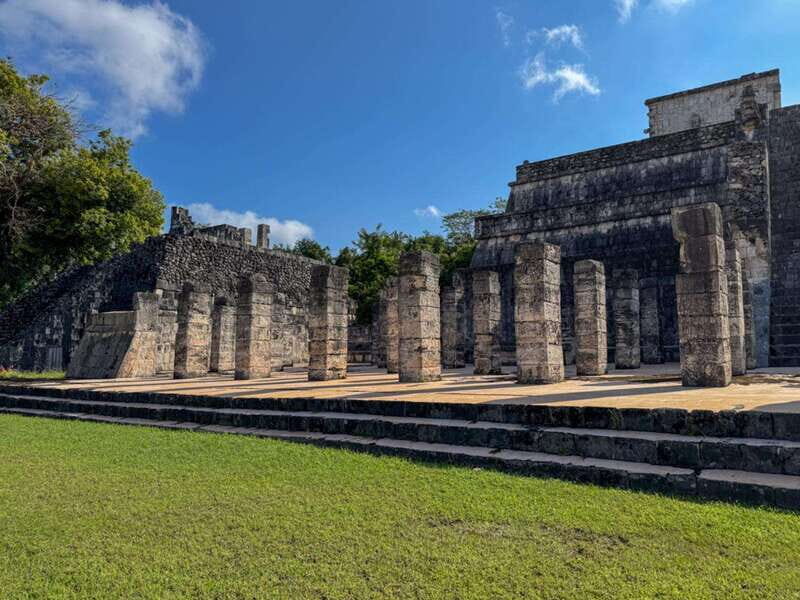Playa del Carmen: Chichen Itza, Valladolid, Cenote & Buffet - Valladolid: a short colonial-style walk with shopping and photo time