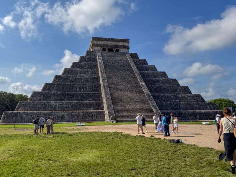 Playa del Carmen: Chichen Itza, Valladolid, Cenote & Buffet - Transportation and timing: what the 75/30/40/1 hour bus rhythm feels like
