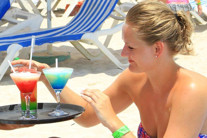 Playa Uvas Open Bar Exclusive Pass - The 4-hour domestic open bar: what you can sip (and plan around)