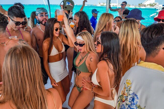 Plus Experience Isla Mujeres Tour - Group Size and Comfort: Max 90 People