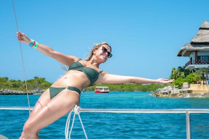 Premium Isla Mujeres Tour by Private Catamaran - Private catamaran from Cancún: how the 5-hour plan really works