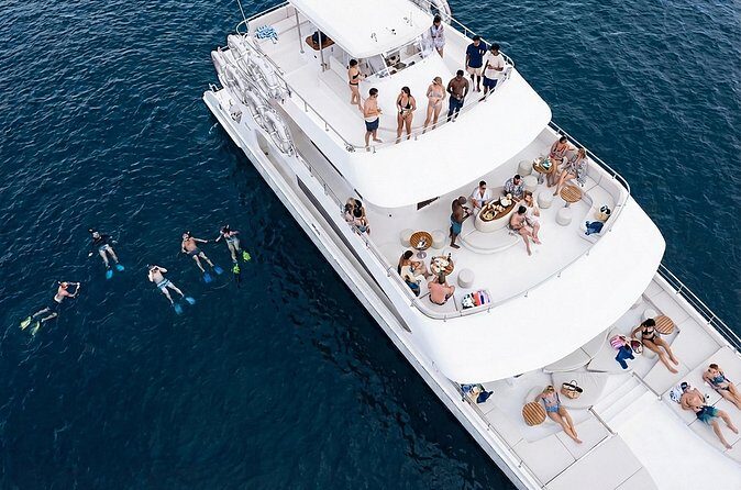 Premium Snorkel Catamaran Cruise in Los Cabos - Unlimited open bar and onboard lunch: the comfort factor