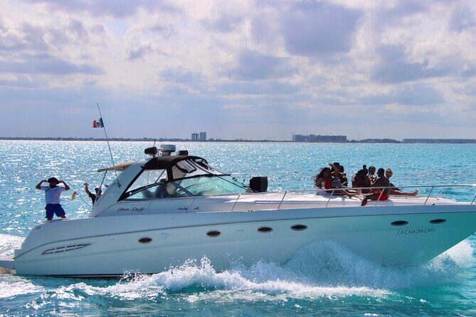 Private 50FT Yacht Rental in Cancún P8 - Onboard comfort: crew, safety, restroom, and the included drinks