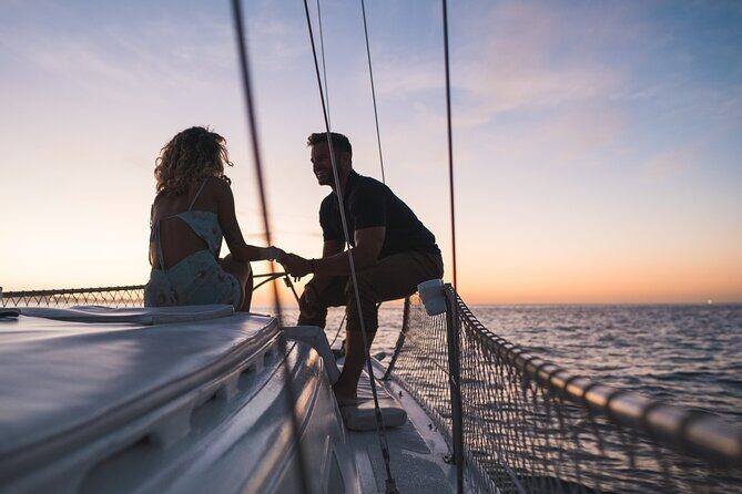 Private Cabo San Lucas Sunset Cruise on 33´ sailboat - Open bar for 21+: what’s included and what to remember