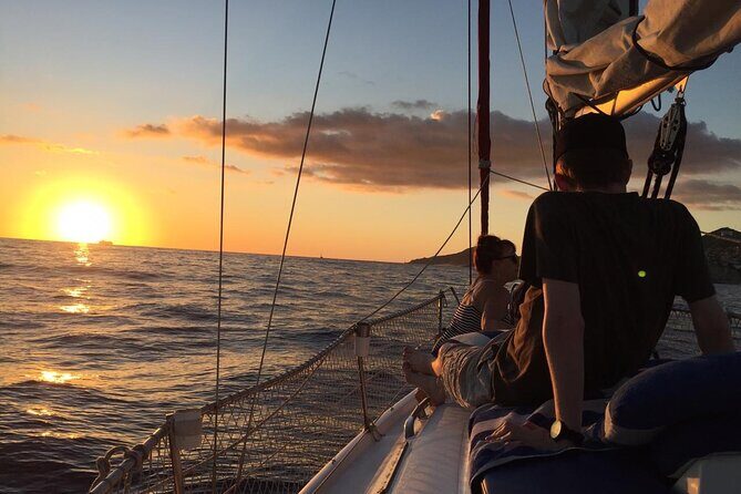 Private Cabo San Lucas Sunset Cruise on 33´ sailboat - Stop 1: El Arco at Land’s End in late-day light