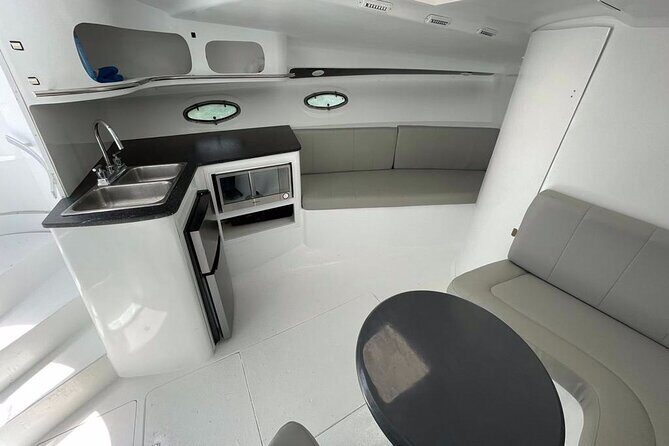 Private Cancun Yacht Tour 42ft up to 8 pax - Onboard comfort and included drinks: what you get without paying extra