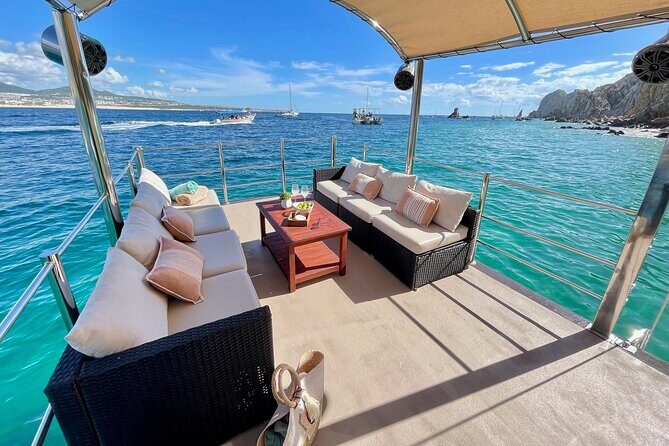 Private Catamaran Escape for 2–6 Guests: Celebrate Your Way - Stop 1: Arch of Cabo San Lucas for Selfies and Fast Icon Views