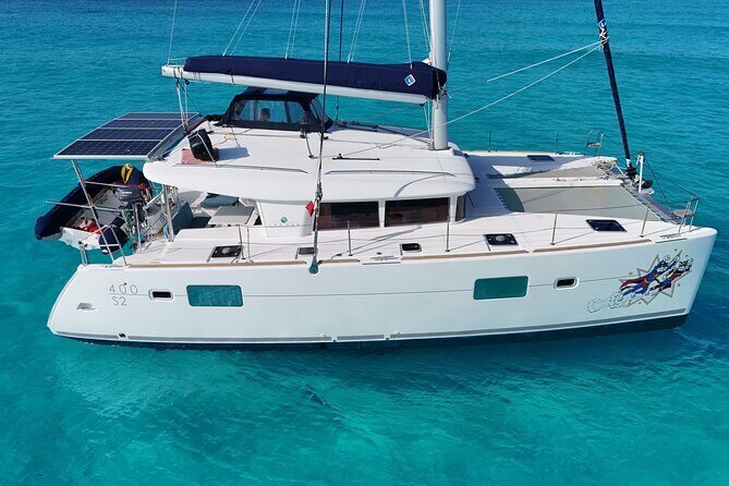 Private Catamaran Tour to Isla Mujeres - Stop 1: Playa Tortugas break + getting ready for the water