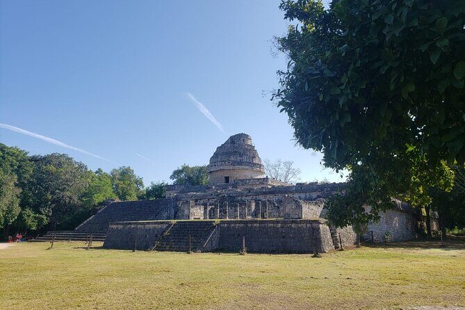 Private Chichen Itza, Cenote and Valladolid Tour with Lunch - Valladolid: Colorful colonial streets with a timing reality check