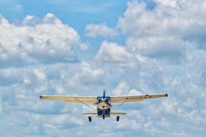 Private flight to Holbox from Cancun - Inside the Aircraft: Restroom, Water, and the Real Comfort Level