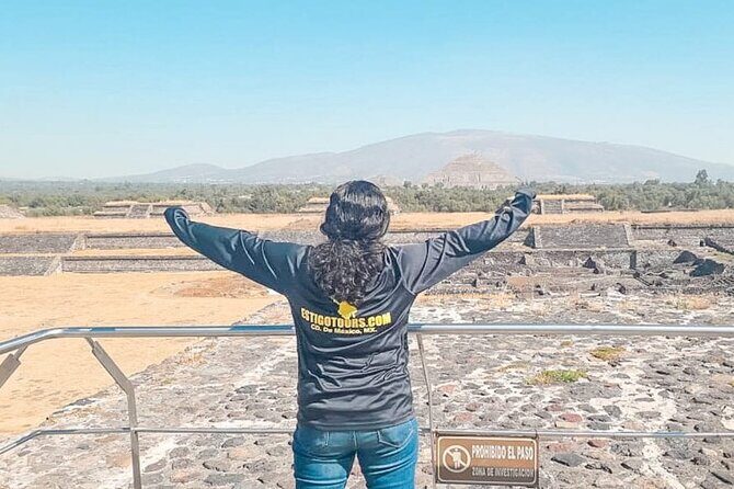 Private from Mexico City: Pyramids of Teotihuacan & Basilica of Guadalupe - Teotihuacan in the heat: no shade means you need a strategy