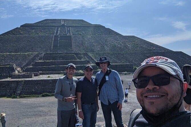 Private full tour to Teotihuacan and Basilica at your own pace - Basilica de Santa María de Guadalupe: what 45 minutes should focus on