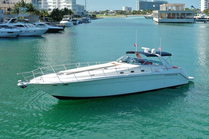 Private Luxury Yacht 55FT Rental in Cancun - 6 to 8 Hours: Isla Mujeres Loop, Optional Beach Club, and Punta Sur Walks