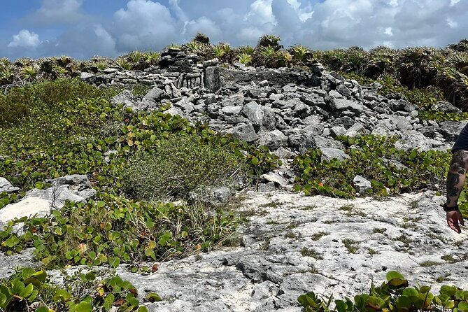 Private Mayan Ruins Tour with Cenote/caves and Mexican Picnic - Stop 5: Cenote Aerolito de Paraiso for pics and a real swim