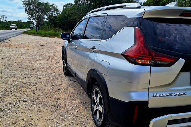Private one way transfer to Tulum from Tulum airport - Getting into the car fast (and not fighting your luggage)