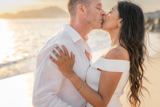 Private photo session in Los Cabos - Price and value: $519.76 per group for a short, focused session
