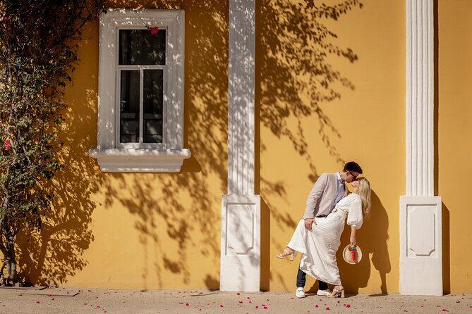 Private photo session in Los Cabos - Sunset timing: why golden hour shows up in the results